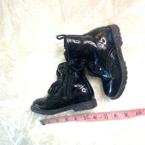 Black boots size 7 Toddler